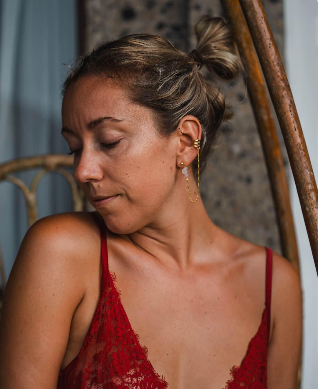 🌸 Douceur & Éclat réunis – Boucle d’oreille à l’unité