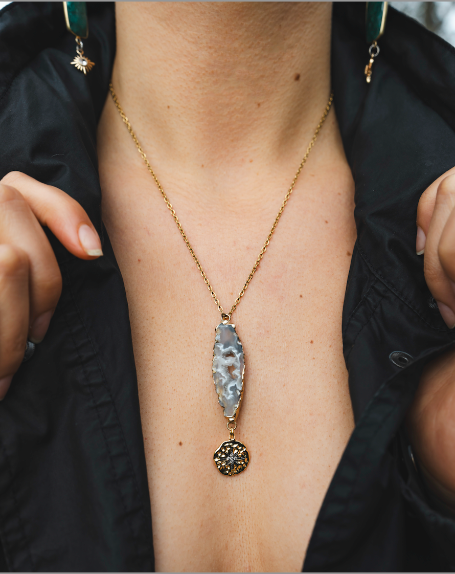 Collier "Mystic Agate" ✨ – Élégance brute et raffinée